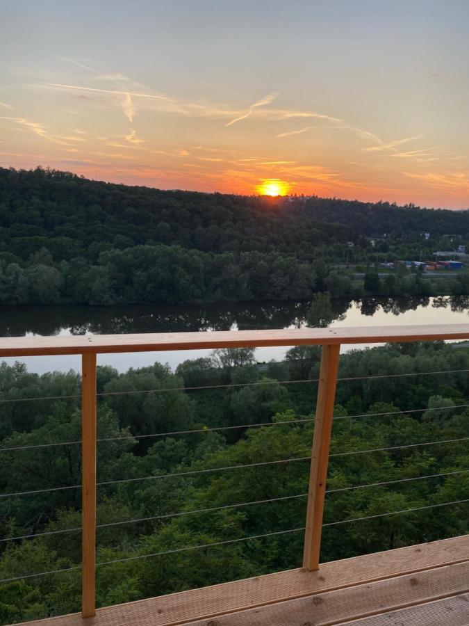 Chatka A Vyhlídka nad řekou Zdiby Exteriér fotografie