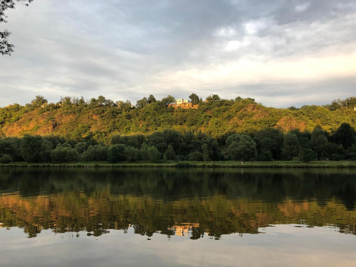 Chatka A Vyhlídka nad řekou Zdiby Exteriér fotografie